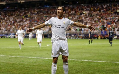 米兰电竞快讯-伊萨克突破后挑射破门