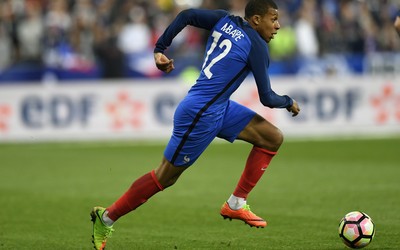 米兰电竞动态-加维扑点成功指天庆祝